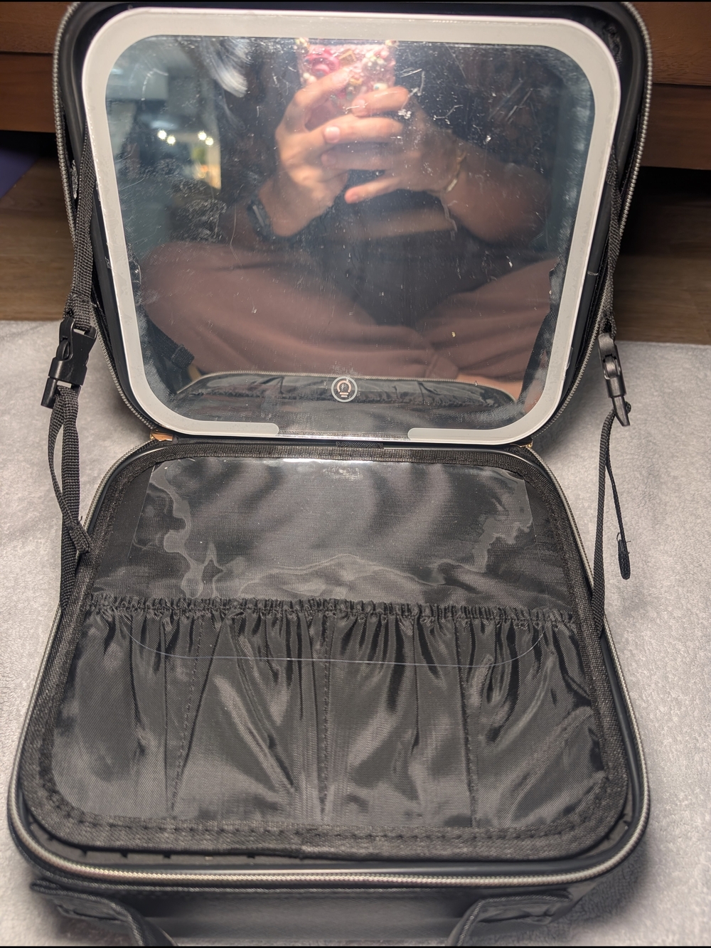 LED Lighted Makeup Case - Picture 3 of 4